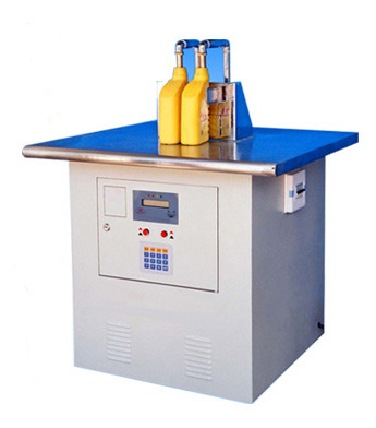 小型農(nóng)化灌裝機(jī)